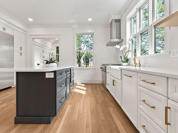 5th image of 66 Washington St #66
