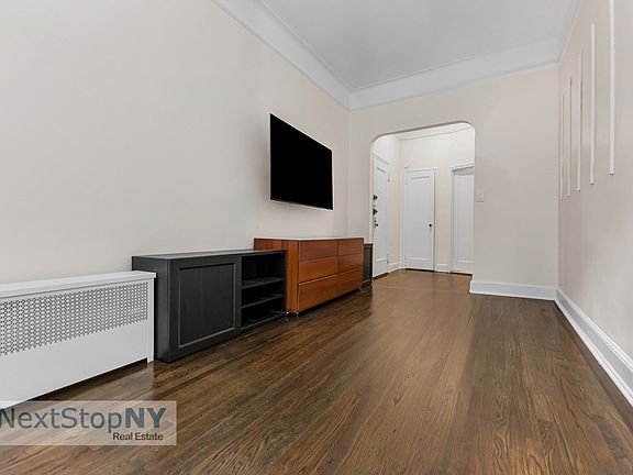 3rd image of 237 E 54th St APT 1D