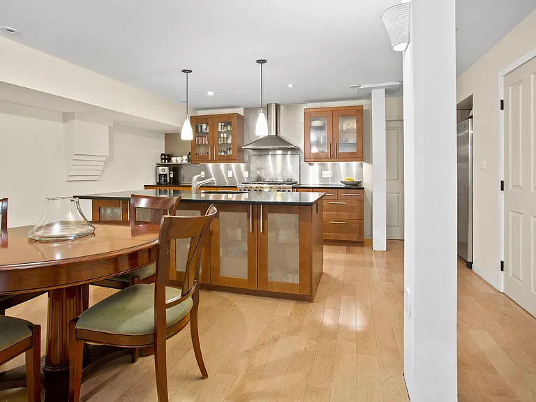 32 Concord Sq #1 — Photo 3
