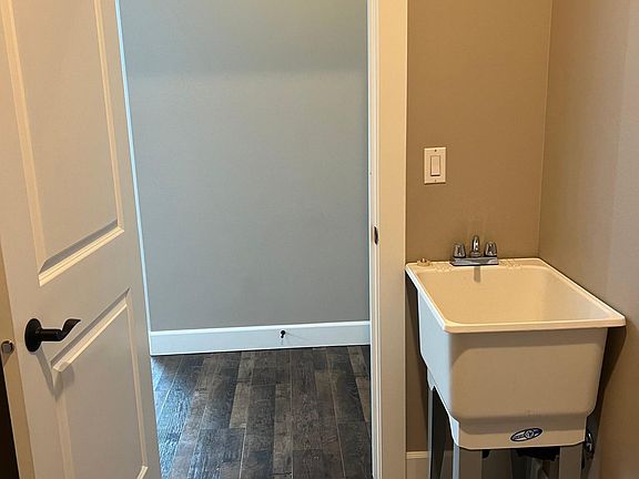 5th image of 225 W Celtic Cir