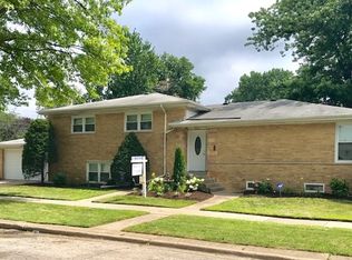 4555 Brummel St, Skokie, IL