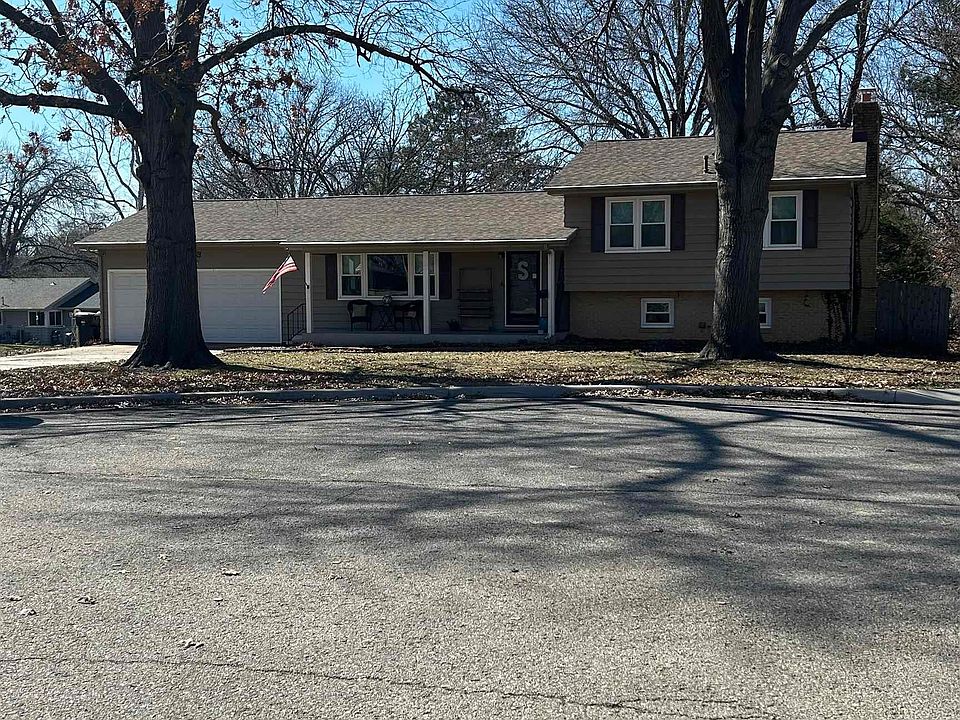 2nd image of 2323 SW Meadow Ct