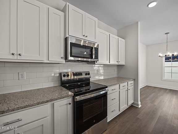 5th image of 2001 Newbury Way #D