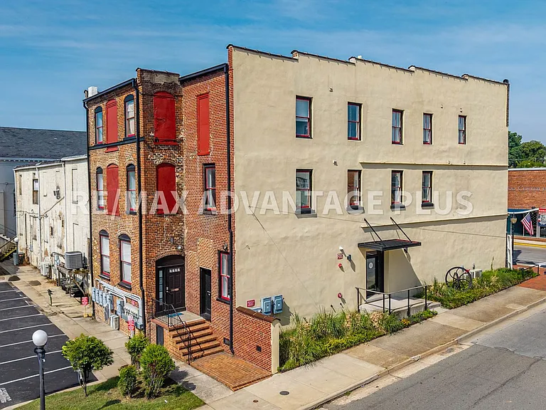 142 N Main St — Photo 18