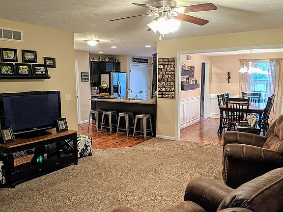 3rd image of 406 Newcastle Dr