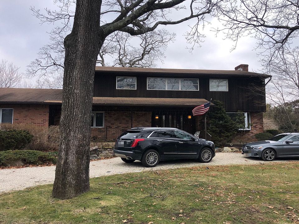 1st image of 9 Beach Plum Ln