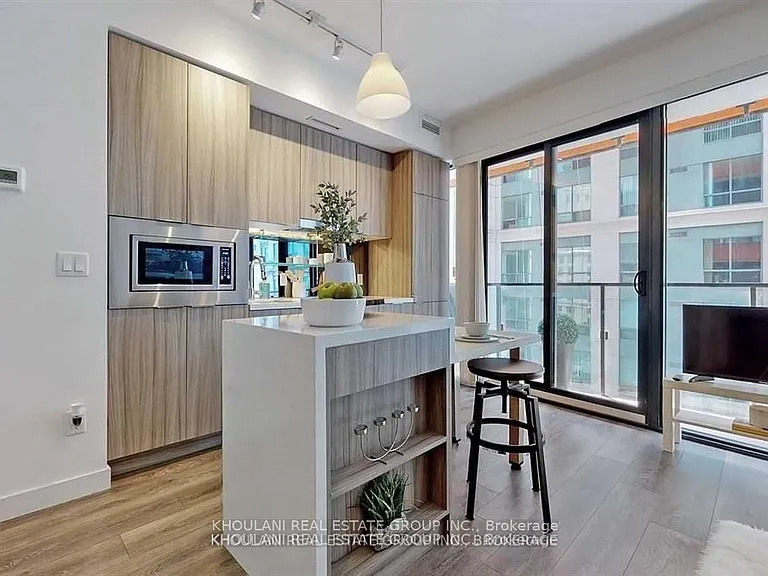 215 Queen St W #812 — Photo 2