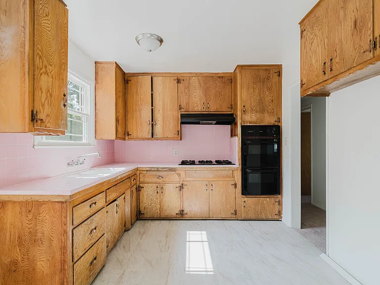 10826 Blucher Ave — Photo 12
