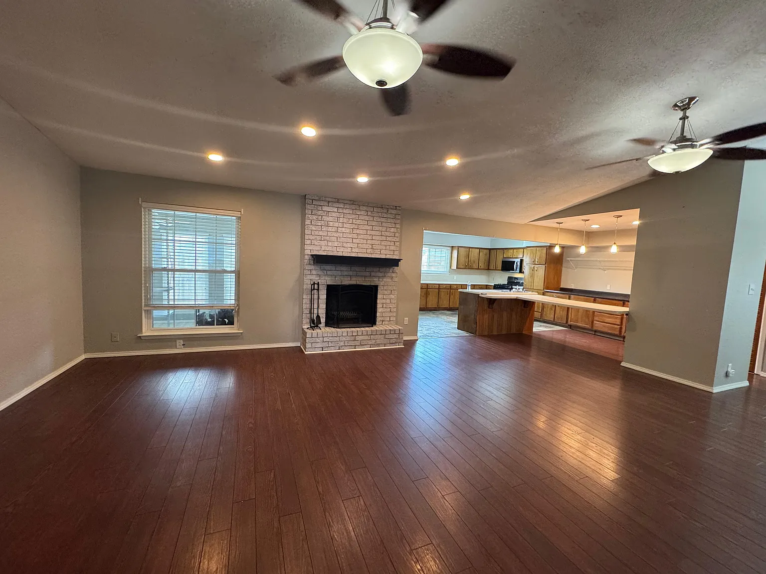 3 bed, 2154 sqft, $2,500 — Photo 3