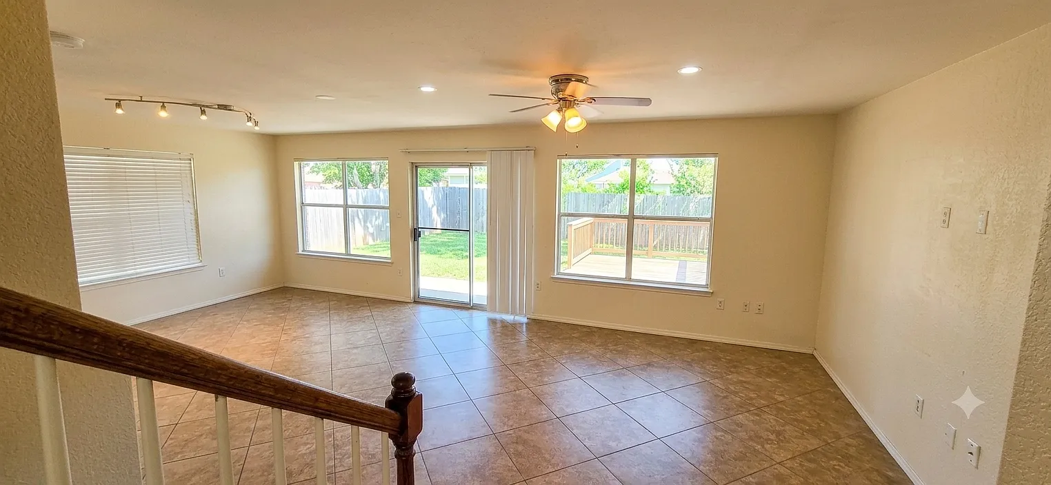 3 bed, 1501 sqft, $1,800 — Photo 2