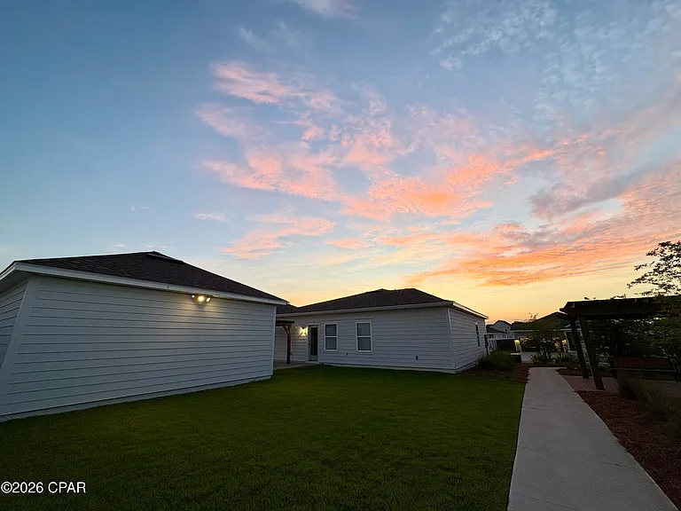 2208 Warbler St — Photo 27