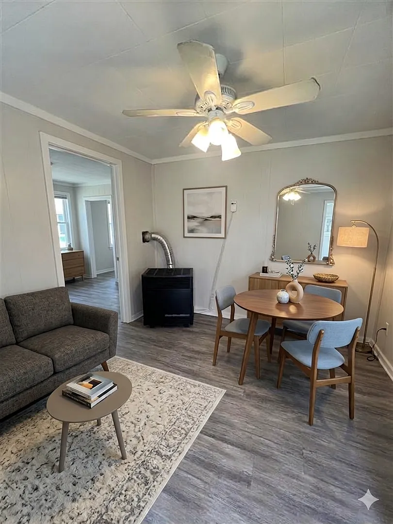 White Lake Waterfront & Private Beach Apartments — Photo 3