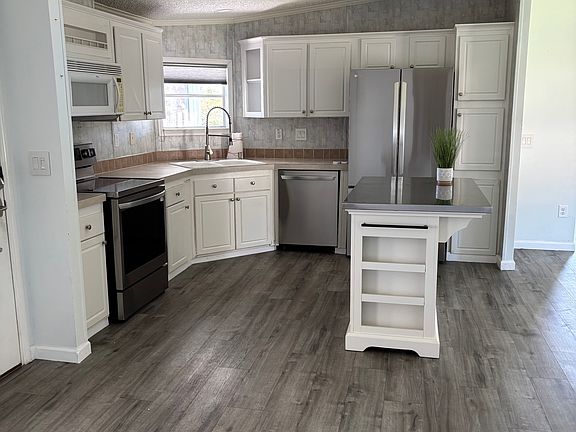 3rd image of 4466 SE Basswood Ter