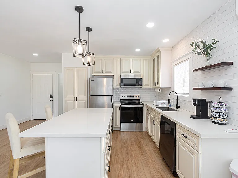 102 S Lockwood Dr #1 — Photo 3