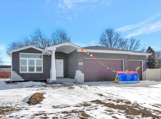 411 S Westgate Dr, Peotone, IL 60468