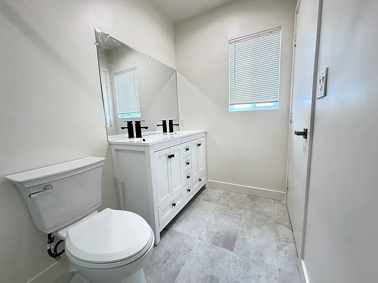 4727 Kester Ave #104 — Photo 19