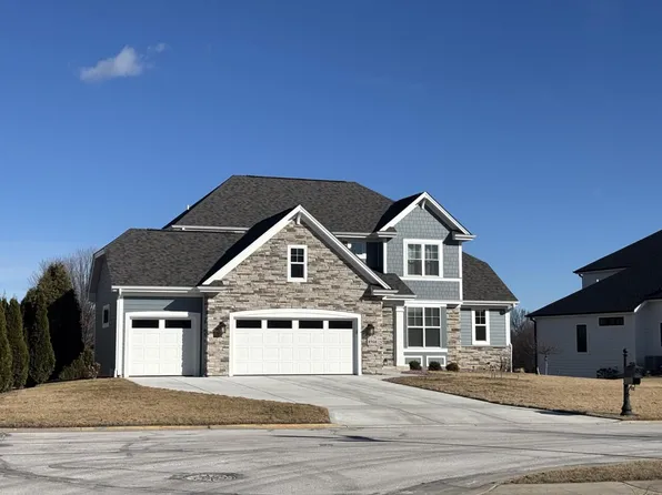 8358 South Nighthawk TRAIL, Oak Creek, WI 53154