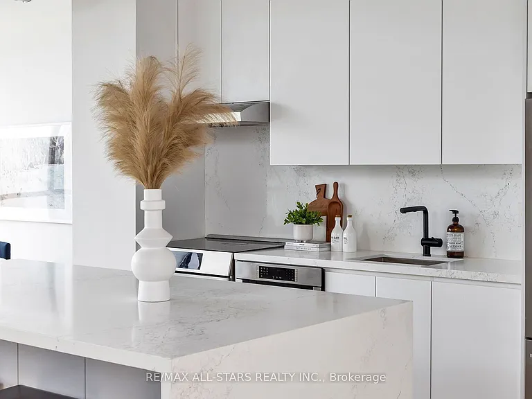 60 Bathurst St #Penthouse 1011 — Photo 11