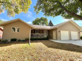 713 Nuese Ln, Marshall, MN 56258