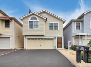 14 Grieco Dr, Jersey City, NJ 07305
