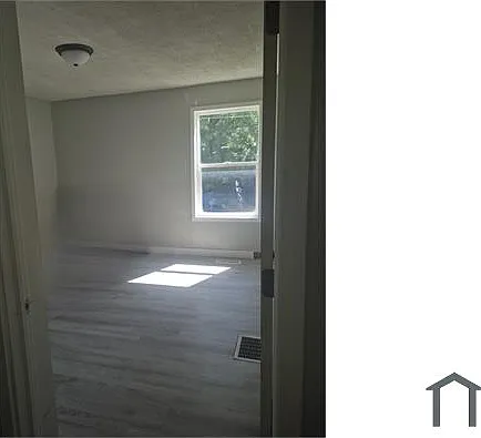 703 N Denny St #B — Photo 3
