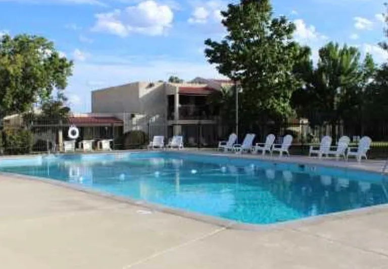 937 Country Club Dr SE #F — Photo 2