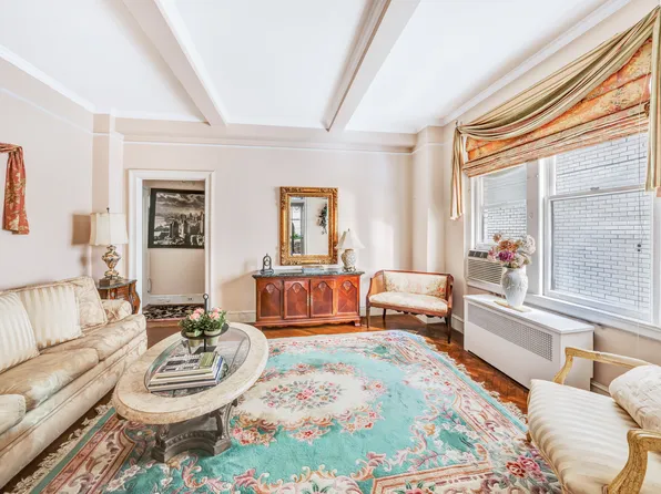 1060 Park Avenue image 2 of 7