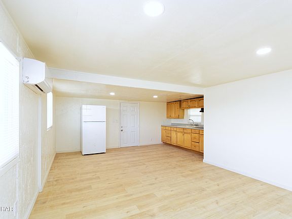 3rd image of 226 N Joshua Ave