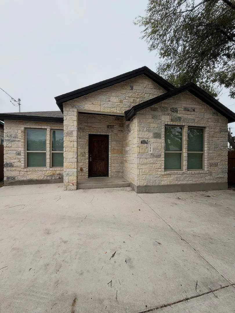 711 Erline Ave., San Antonio, TX. 78237 — Photo 1
