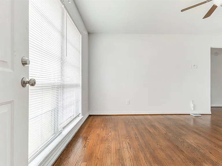 230 Bizerte St — Photo 6