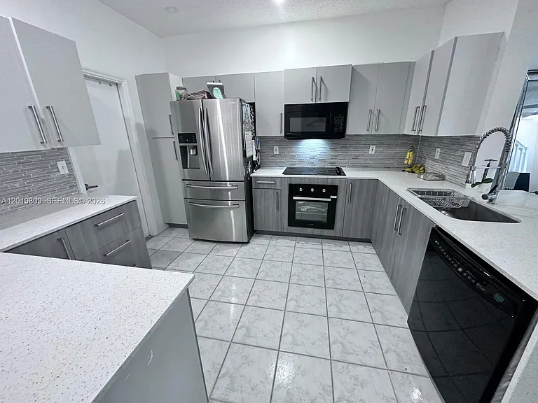 2078 Madeira Dr #0 — Photo 3