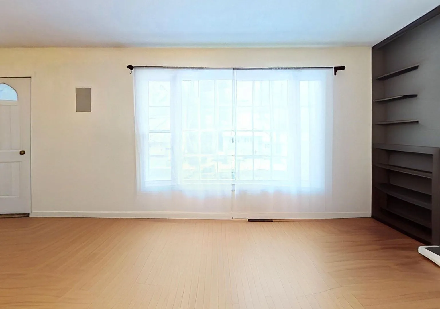 5 bedroom, 1.75 bathroom house (29 East Terrace) — Photo 3