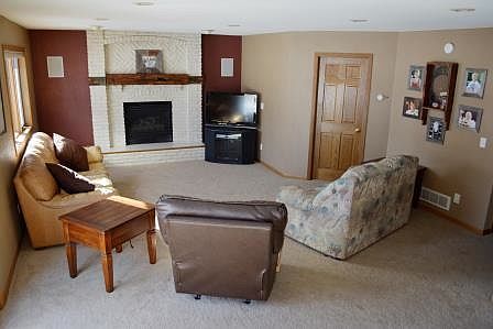 4th image of 989 Clover Ln SE