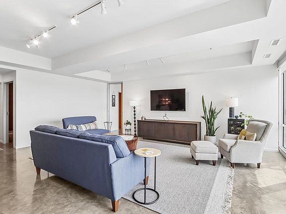 3rd image of 404 E College St #1407