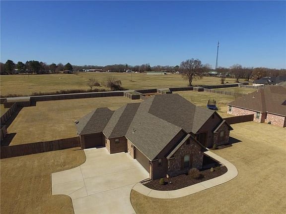 4th image of 465 Waterfalls Dr