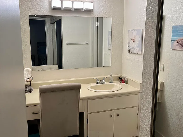 4554 E Paradise Village Pkwy N #102 — Photo 9