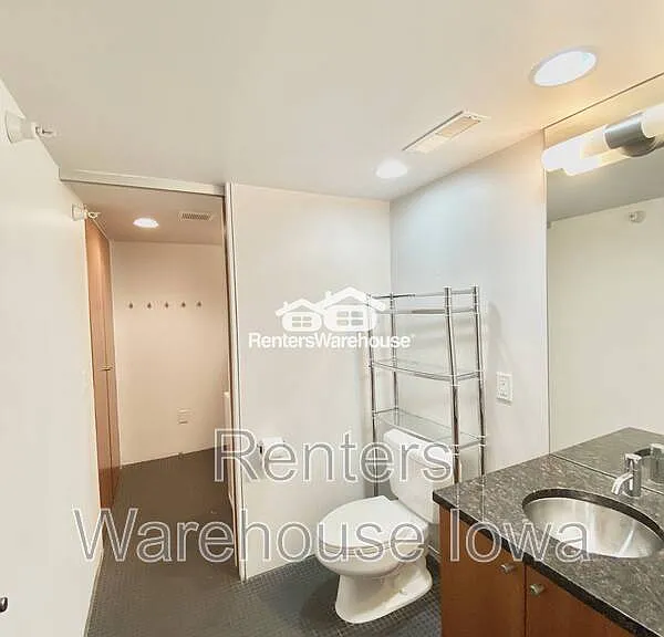 520 1/2 E Grand Ave — Photo 12