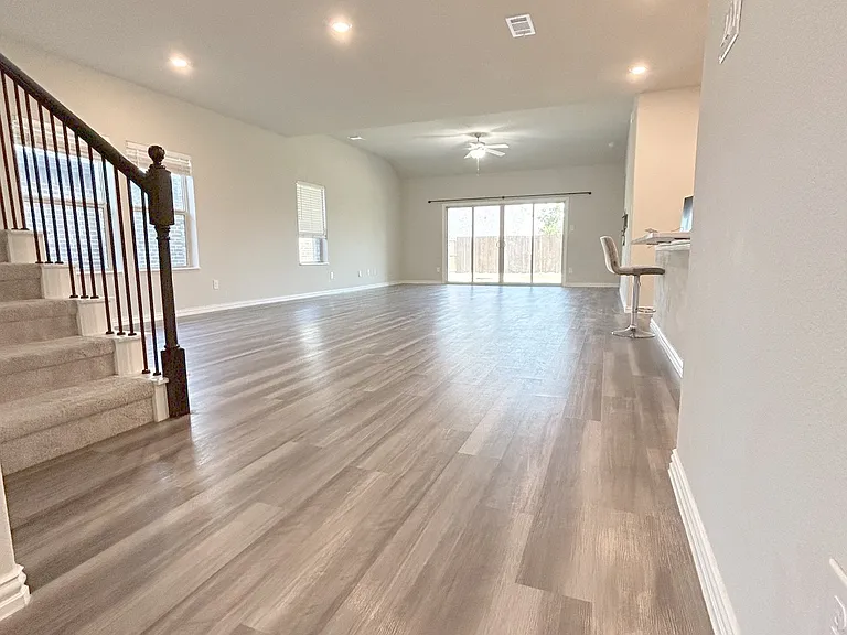 212 Stonebrook Trl — Photo 5