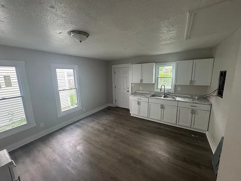 613 Jefferson Ave — Photo 4