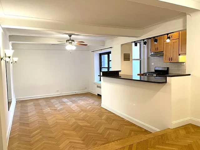 255 Cabrini Boulevard — Photo 2