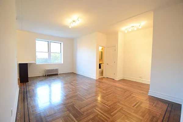 Sold by Rolling Stone Realty LLC | media 14
