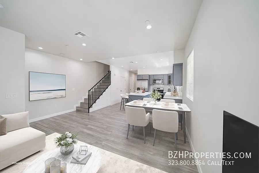 Modern Townhome Near USC Campus! — Photo 2
