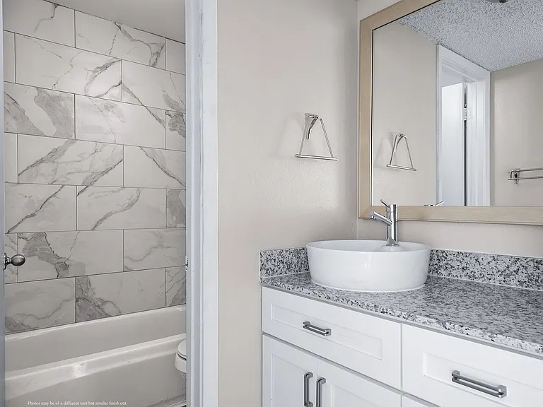 605 W Hutchison — Photo 12