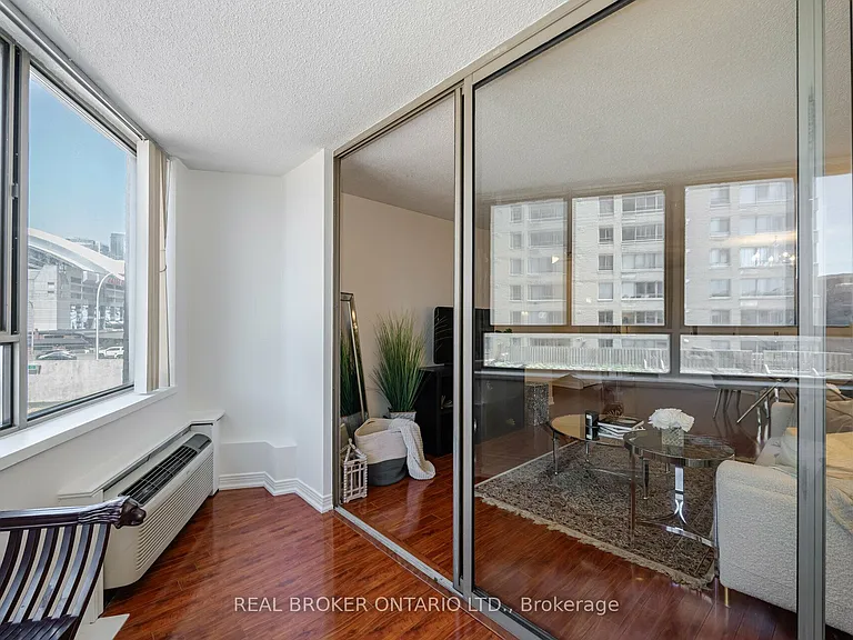 250 Queens Quay W #604 — Photo 14