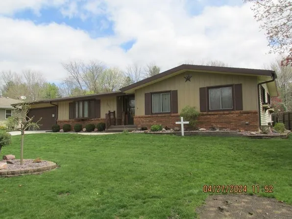 3007 Yorkshire Blvd, Charles City, IA 50616