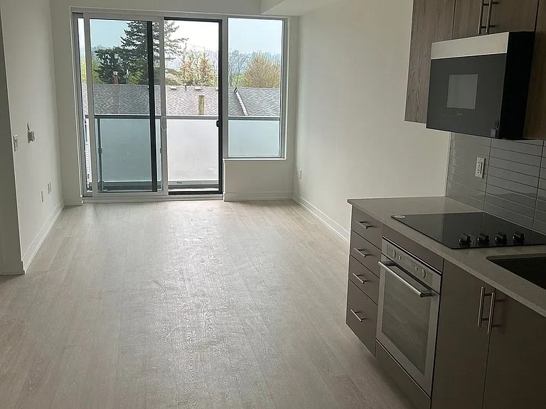 415 Main St W #304 — Photo 9