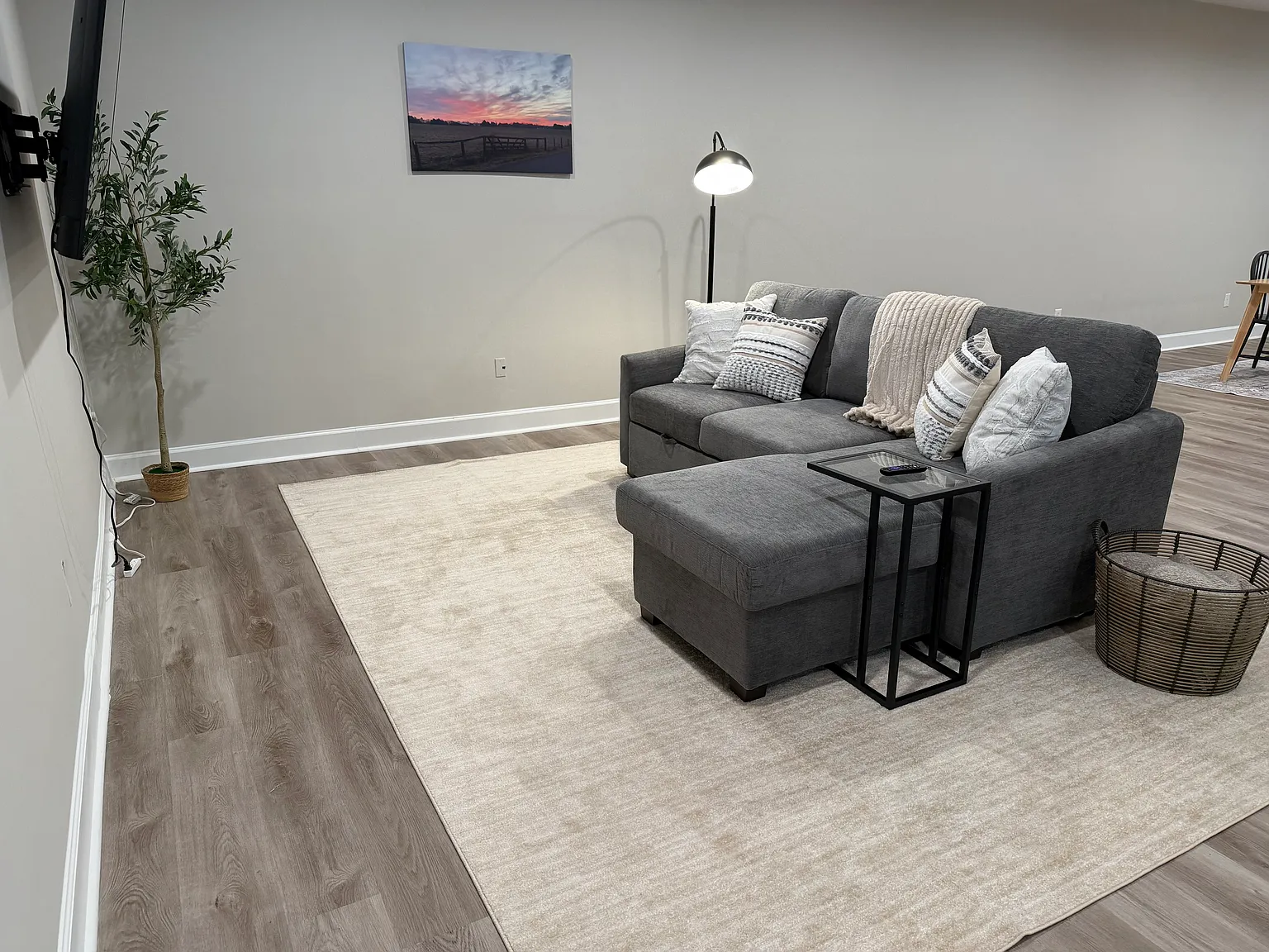 Studio, 1600 sqft, $2,150 — Photo 2