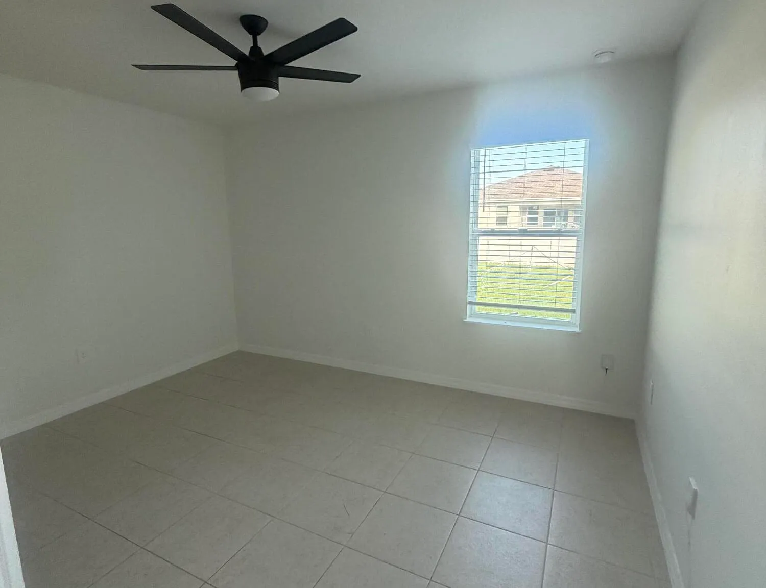 4 bed, 2.0 bath, 2059 sqft, $3,000 — Photo 4