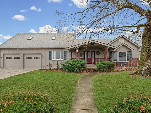 3rd image of 15742 Moody Rd