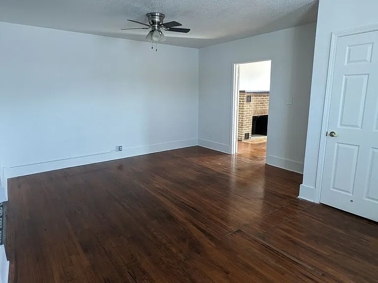 123 W Moniteau St — Photo 25